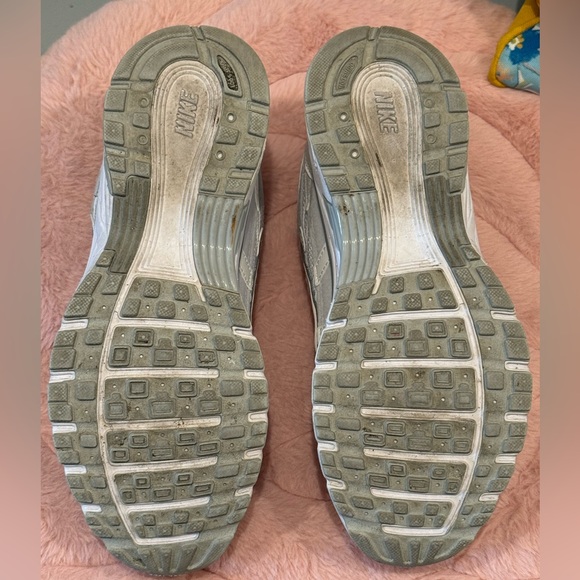 Nike Women's P-6000 Sneakers - Picture 7 of 8